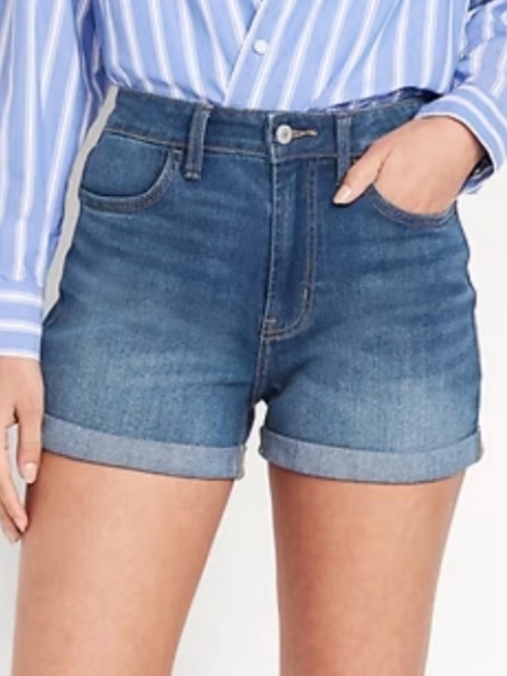 Old Navy Mid-Rise Wow Jean Shorts Medium Wash